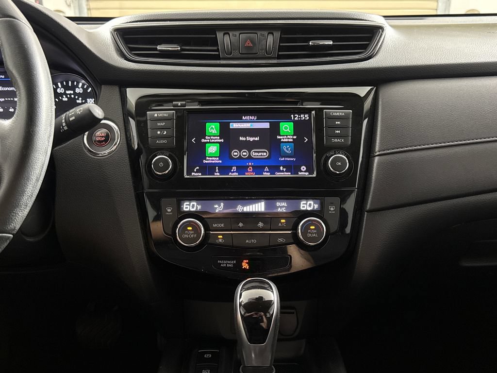 Used 2019 Nissan Rogue SV w/ Premium Package FWD image 18