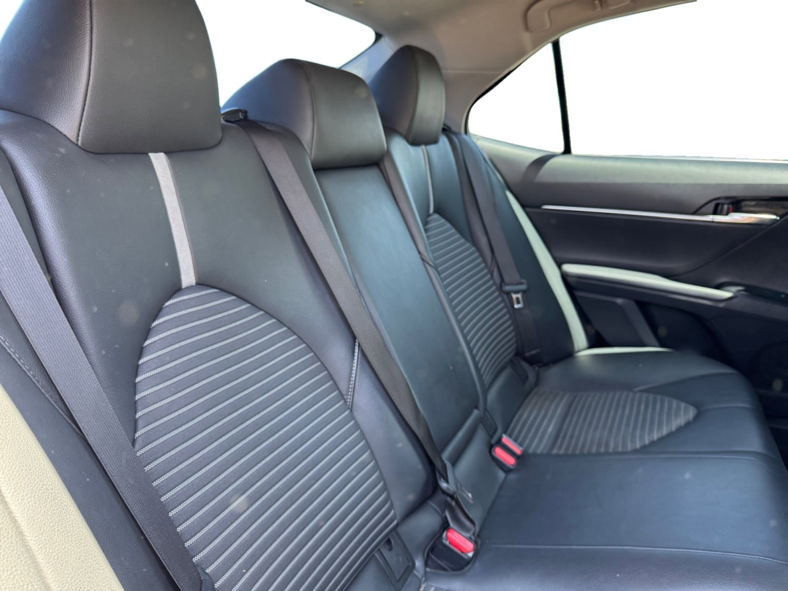 Used 2018 Toyota Camry SE w/ Convenience Package FWD image 18