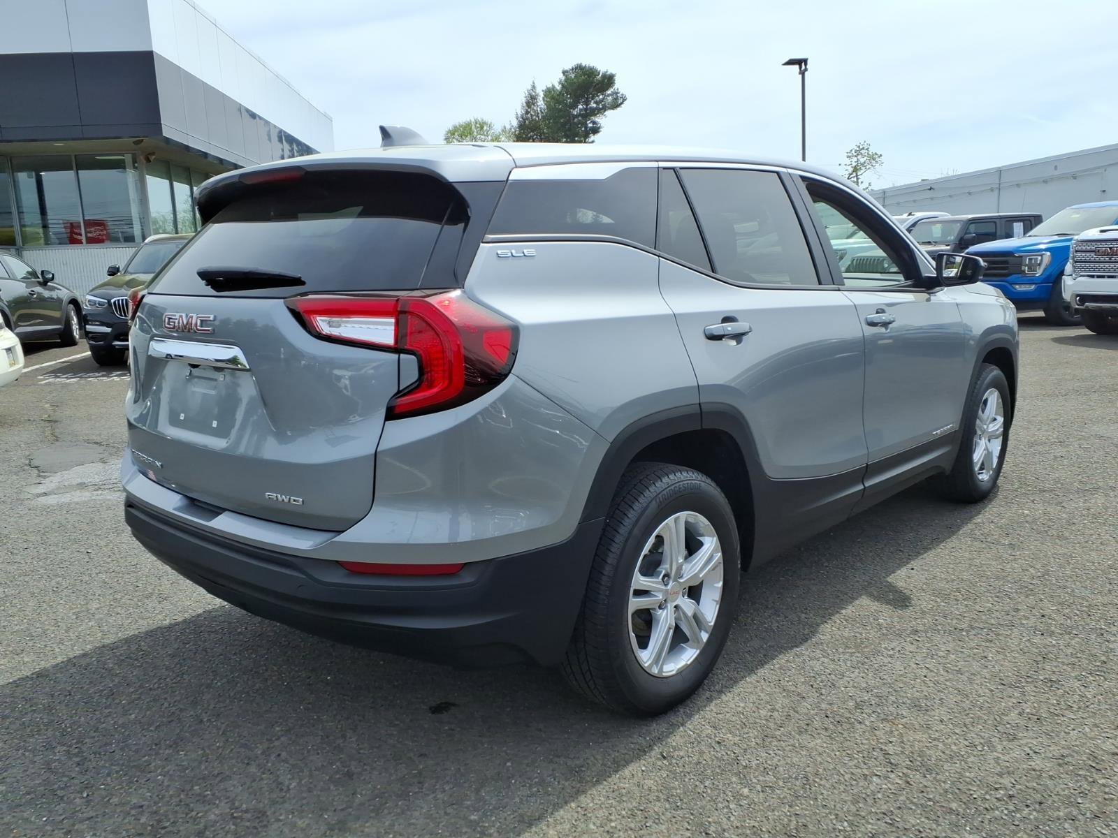 Certified 2024 GMC Terrain SLE image 3