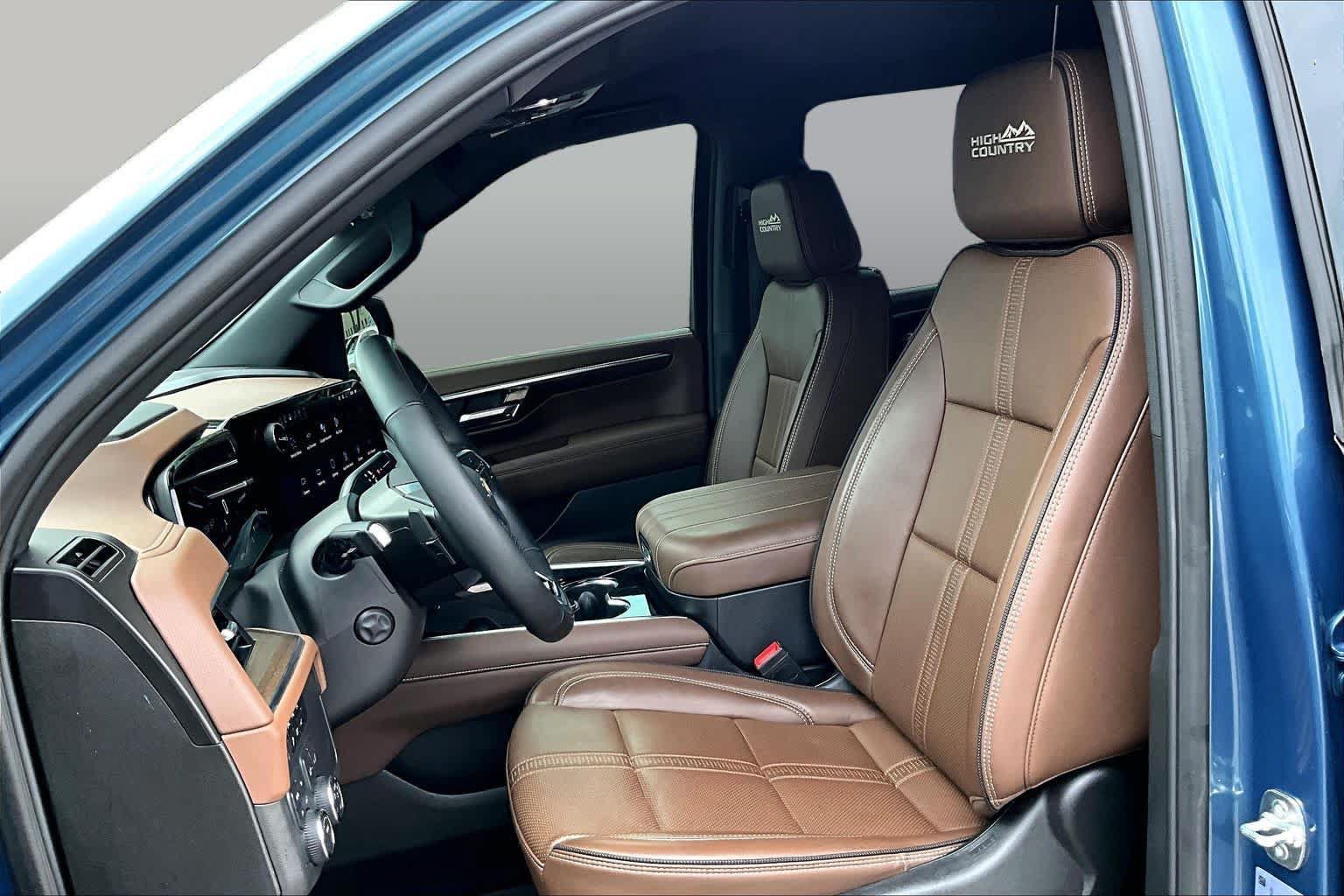 Used 2025 Chevrolet Tahoe High Country AWD/4WD image 8