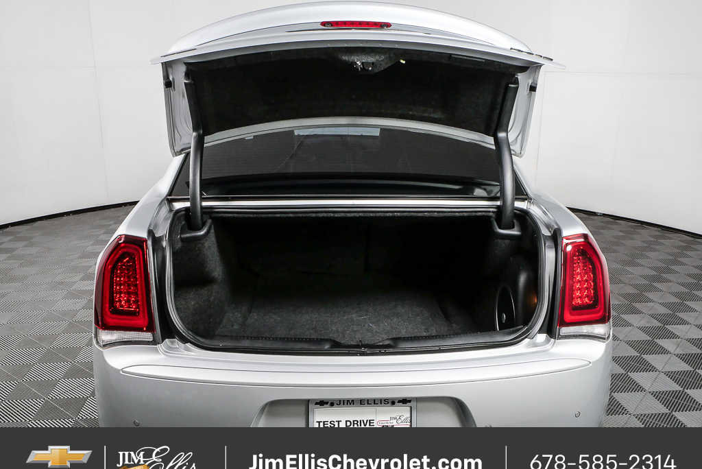 Used 2022 Chrysler 300 S w/ Safetytec Plus Group RWD image 32