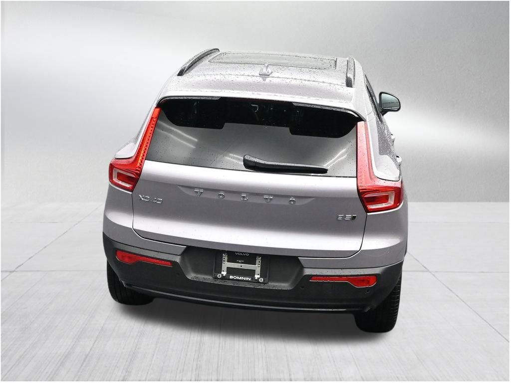 New 2026 Volvo XC40 B5 Plus AWD/4WD image 17