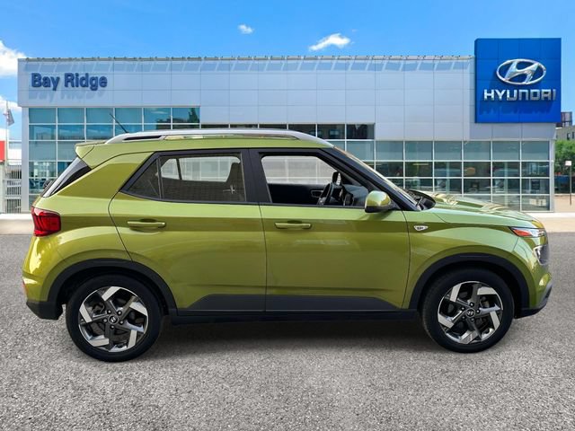 Used 2023 Hyundai Venue SEL w/ Cargo Package FWD image 2