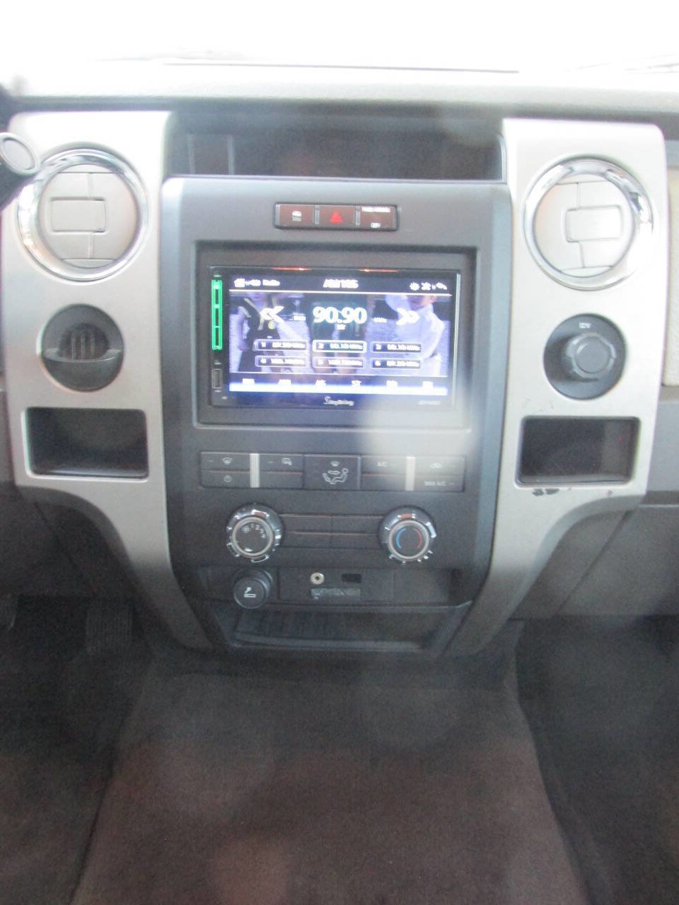 Used 2010 Ford F150 Lariat image 13