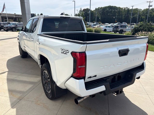 Used 2025 Toyota Tacoma TRD Sport AWD/4WD image 5
