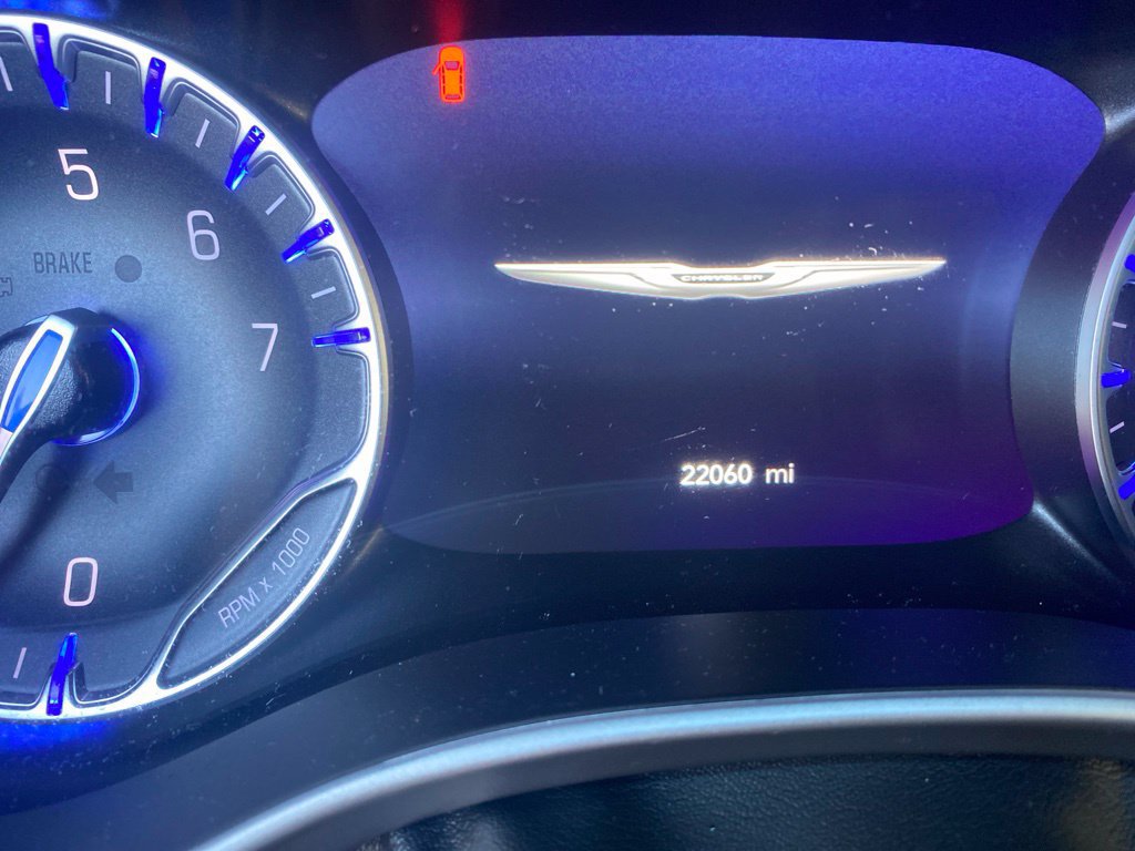 Used 2026 Chrysler Pacifica Select FWD image 2