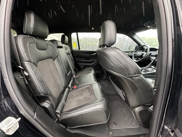 Used 2023 Jeep Grand Cherokee Altitude image 33