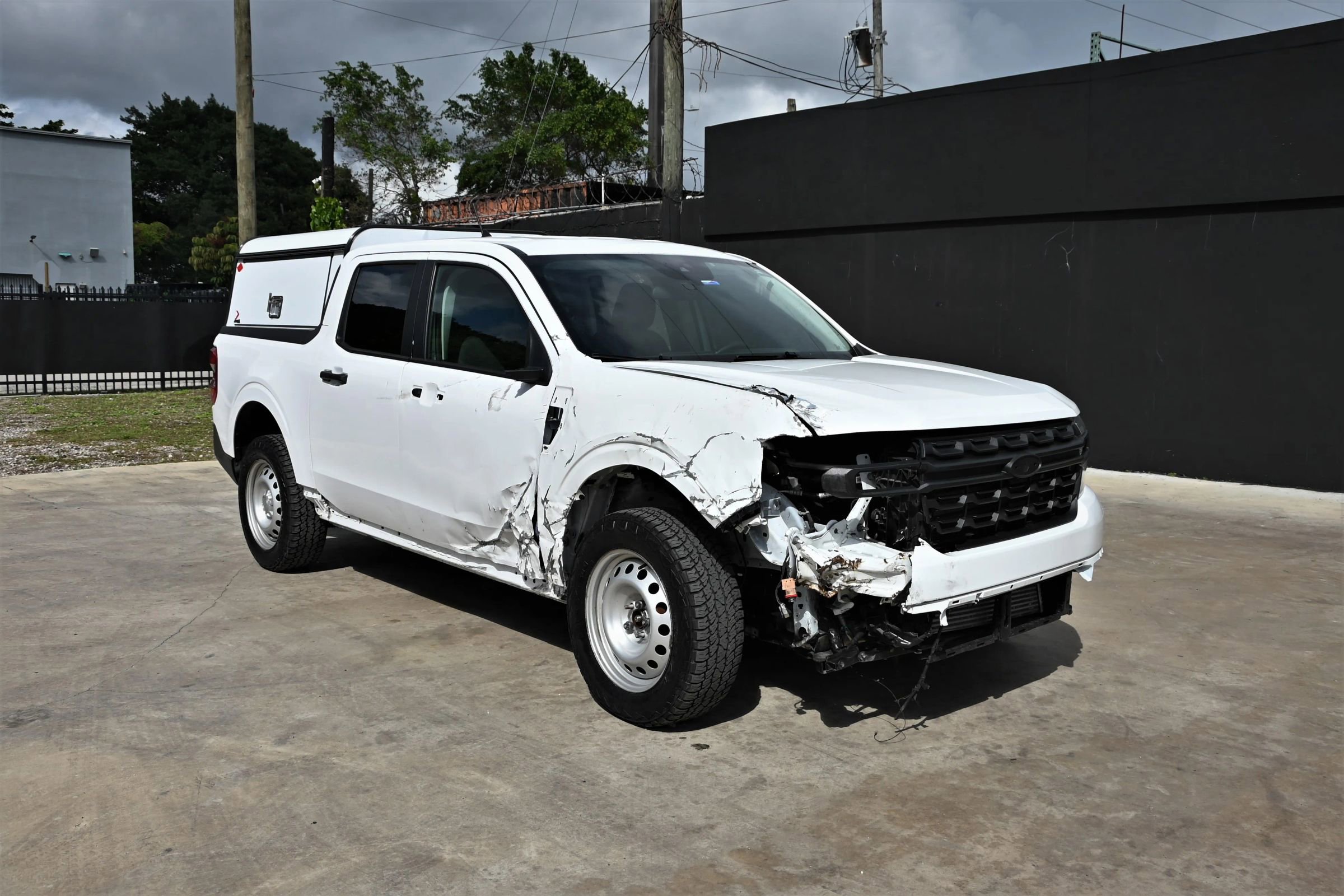 Used 2023 Ford Maverick XL image 2