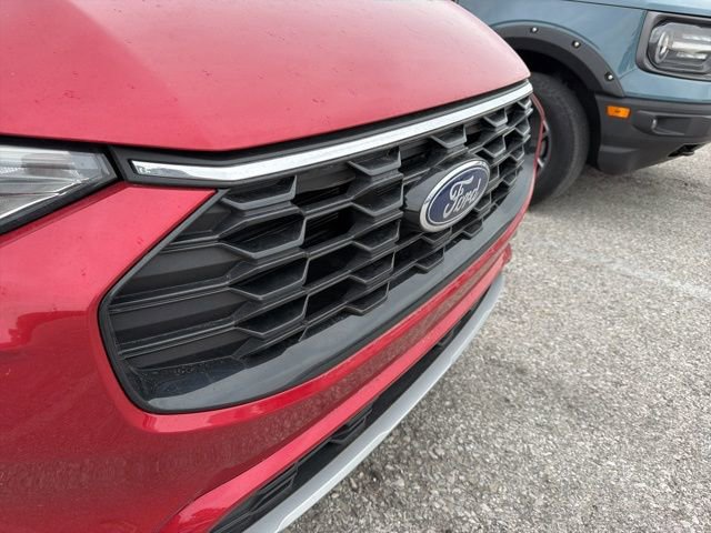 Used 2024 Ford Escape ST-Line w/ Tech Pack #1 AWD/4WD image 9