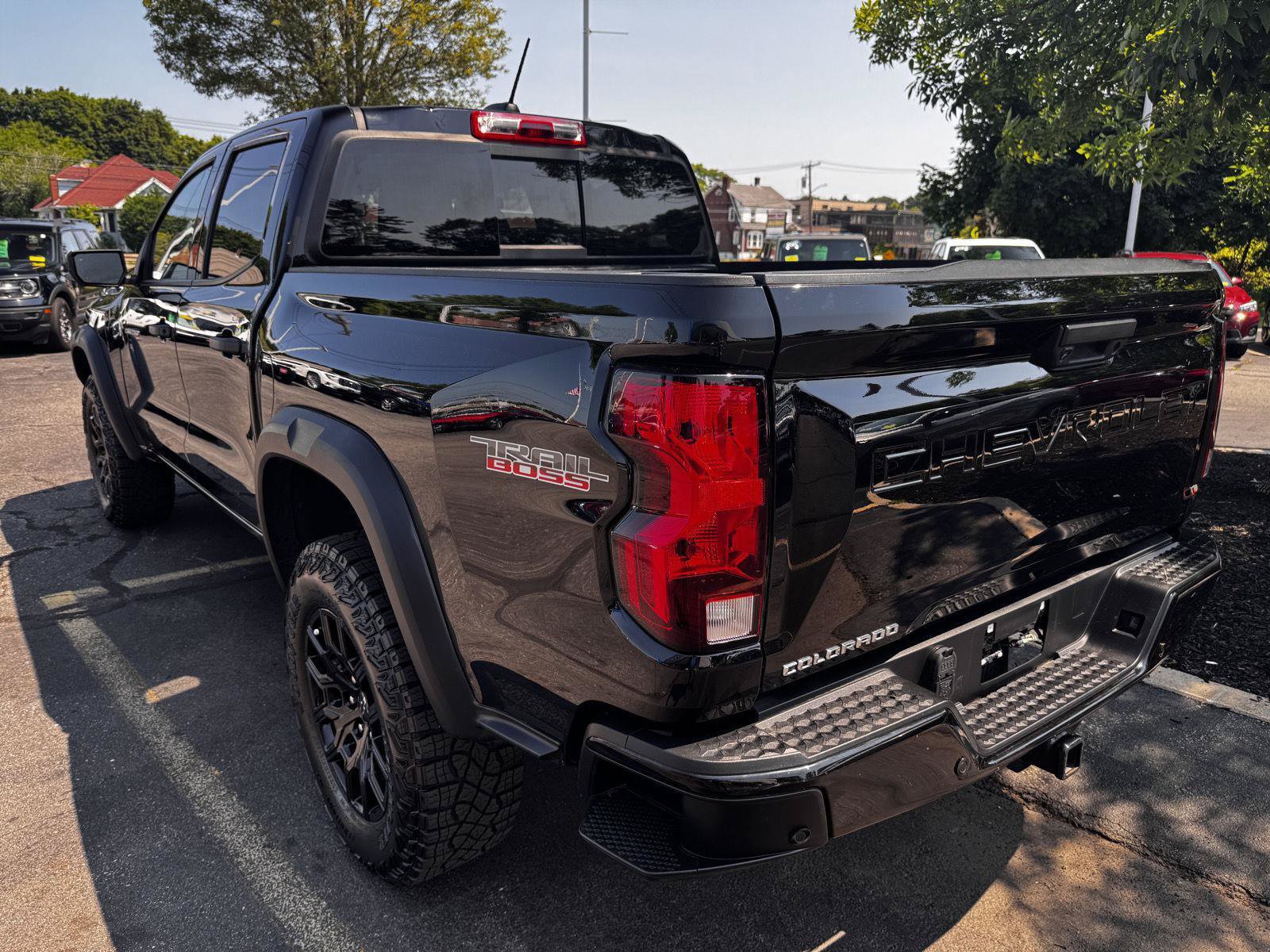 Certified 2024 Chevrolet Colorado Trail Boss w/ Technology Package AWD/4WD image 4