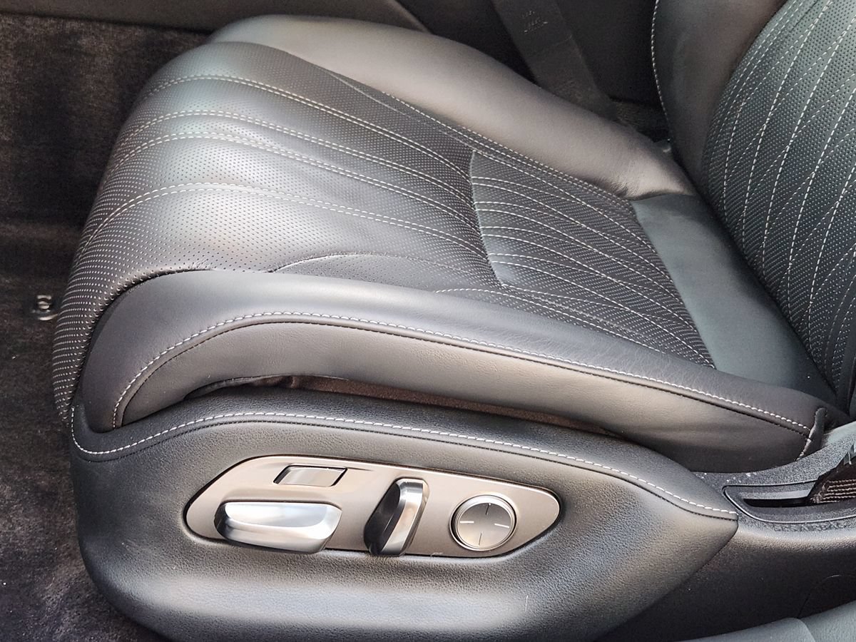 Used 2022 Lexus LS 500 w/ Interior Upgrade Package RWD image 43