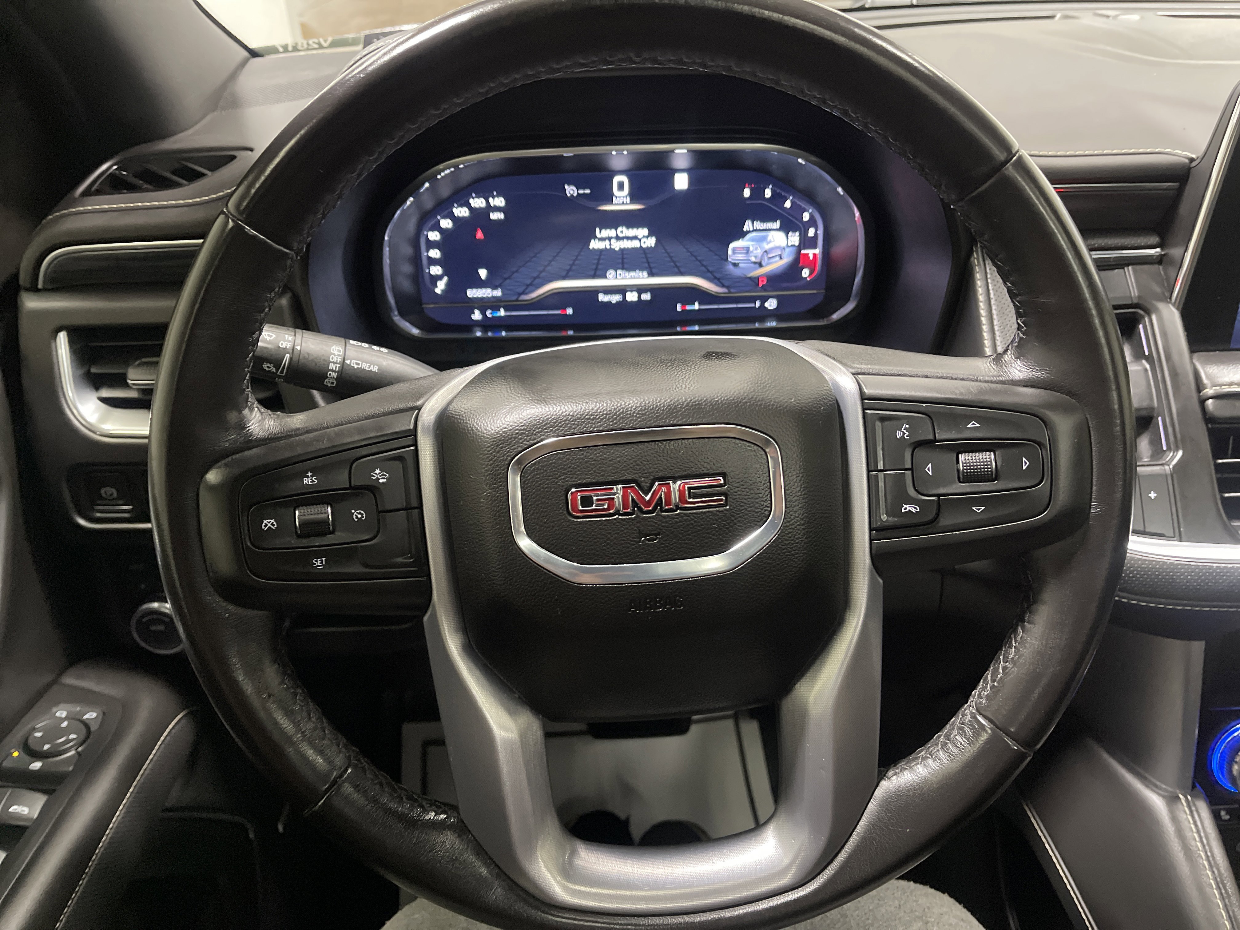 Used 2023 GMC Yukon SLT image 32