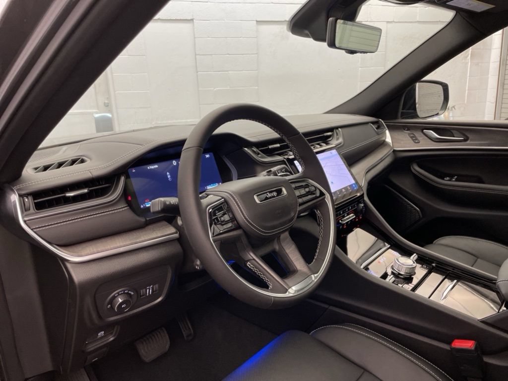 New 2025 Jeep Grand Cherokee L Overland w/ Luxury Tech Group IV AWD/4WD image 18