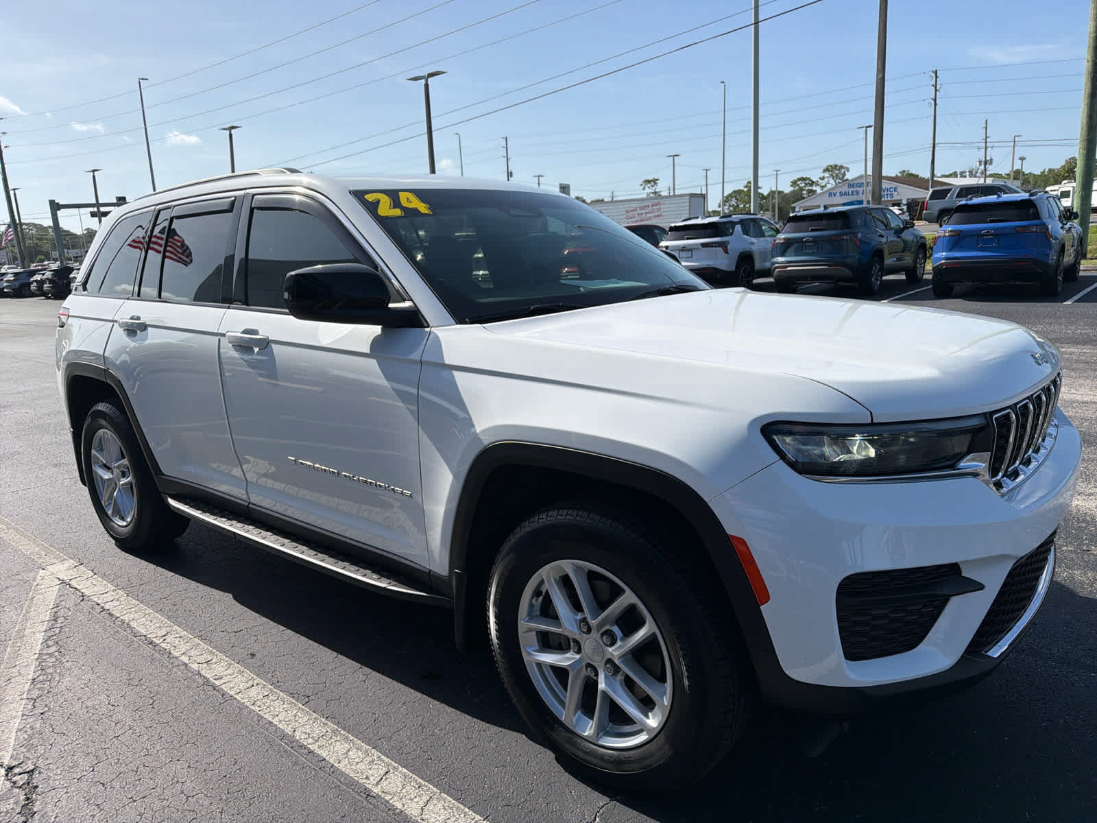 Used 2024 Jeep Grand Cherokee Laredo X w/ Luxury Tech Group I RWD image 7
