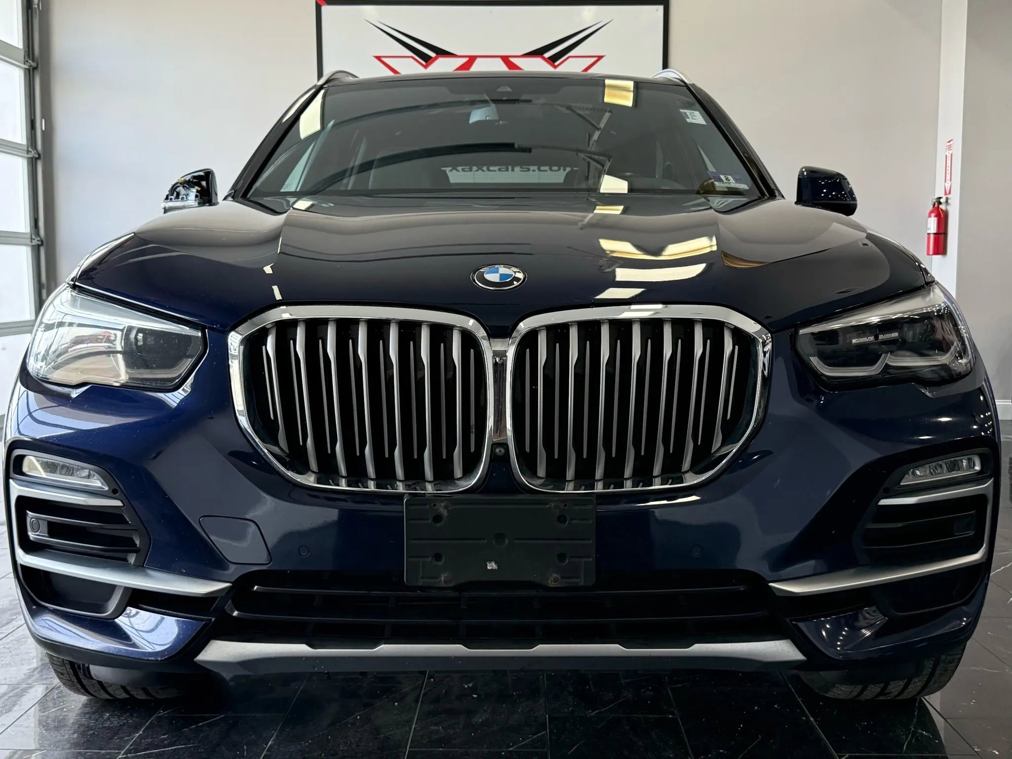 Used 2019 BMW X5 xDrive40i w/ Luxury Seating Package AWD/4WD image 2