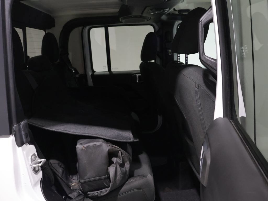 Used 2021 Jeep Gladiator Overland AWD/4WD image 19