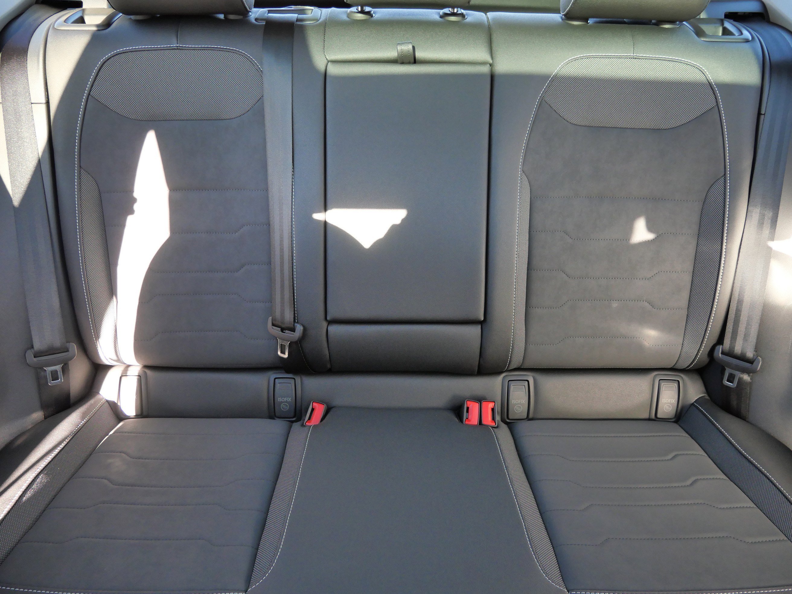 Certified 2025 Volkswagen Taos SE image 13