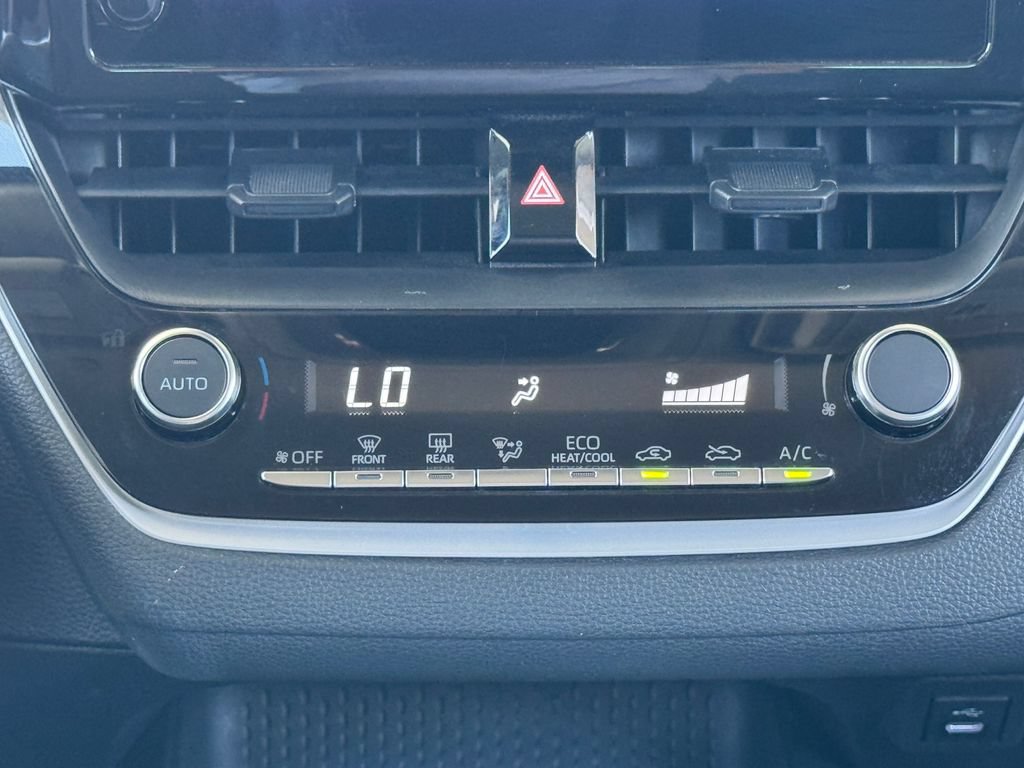 Used 2025 Toyota Corolla LE FWD image 24