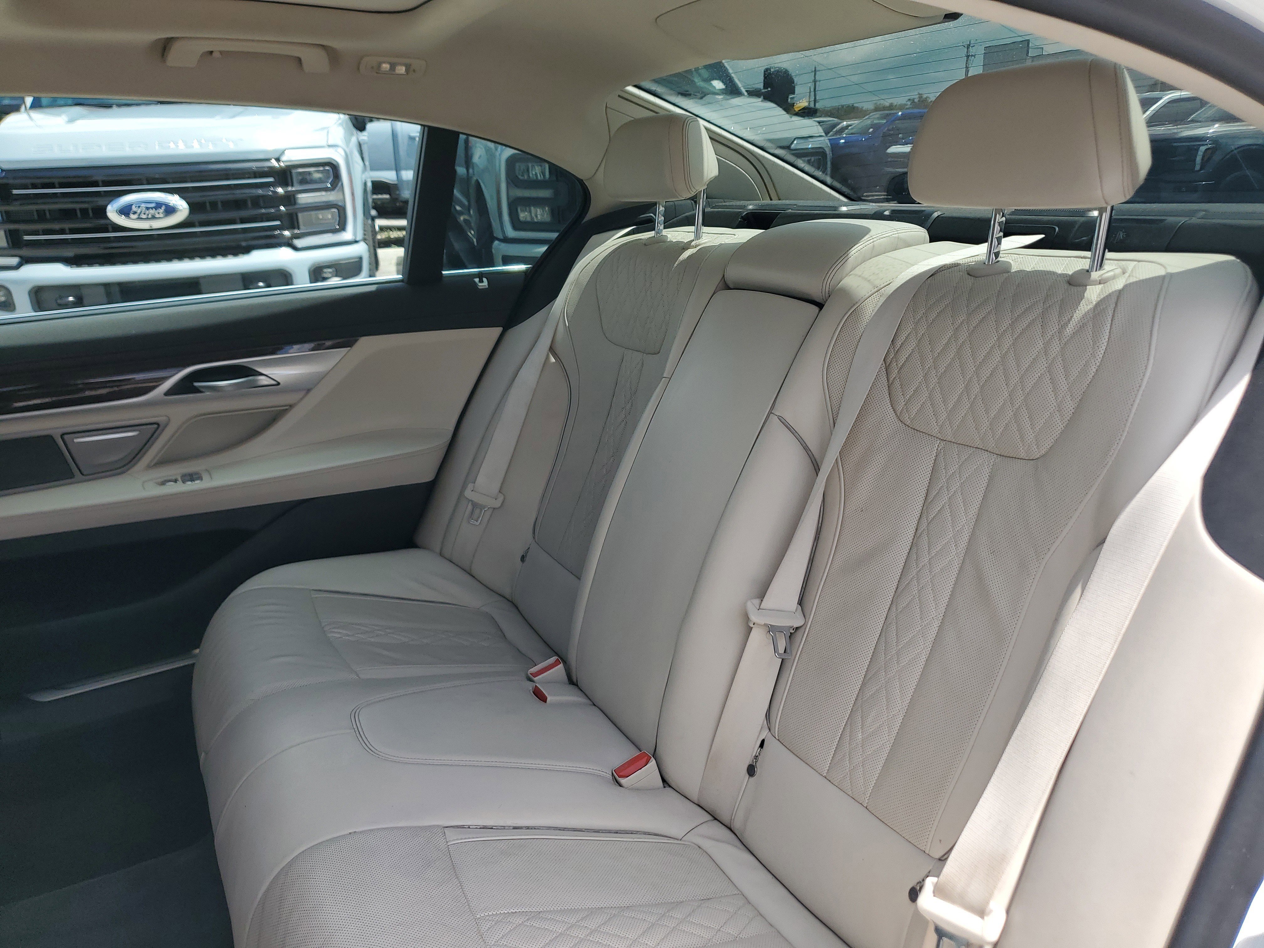Used 2022 BMW 740i w/ Premium Package RWD image 14