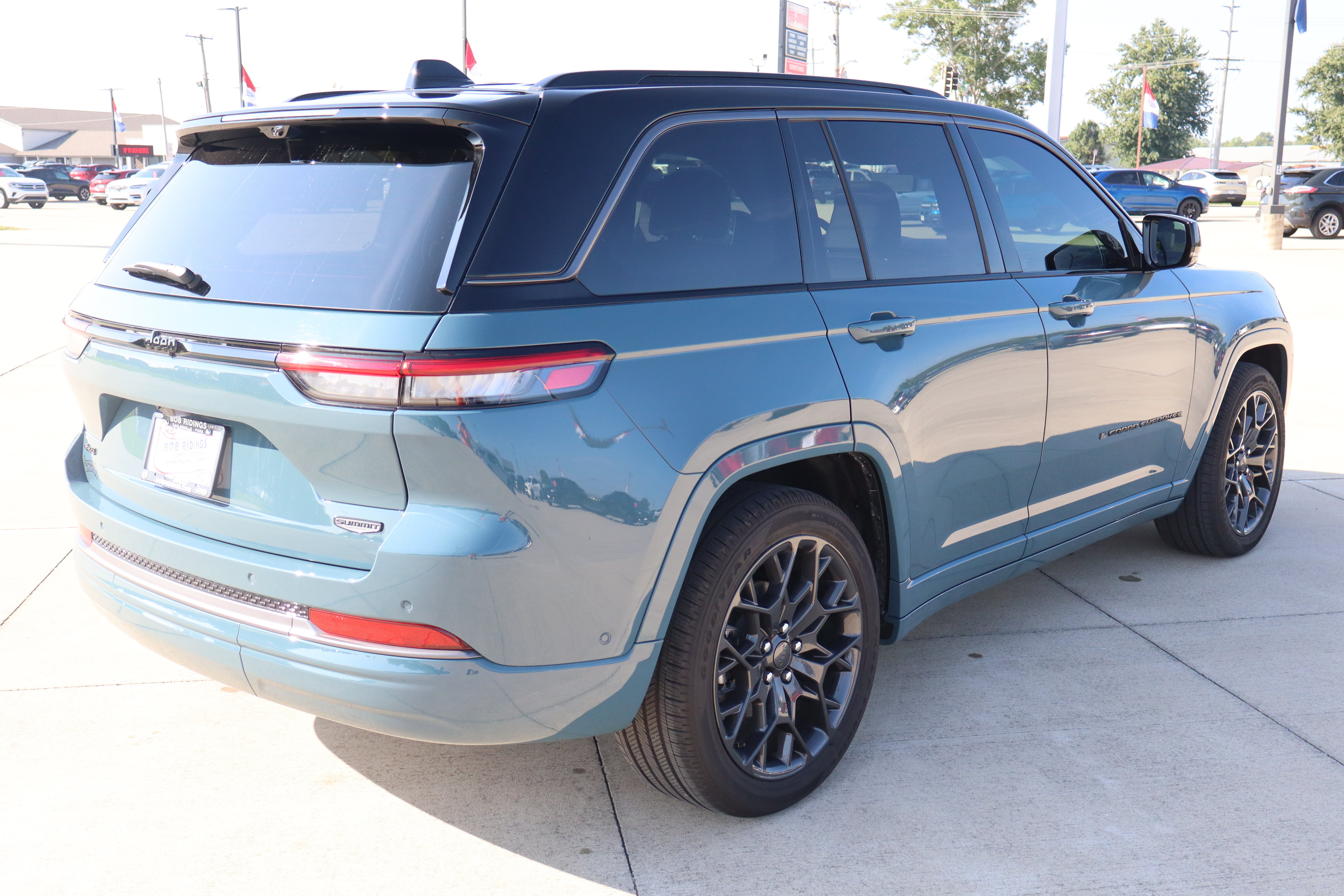 Used 2026 Jeep Grand Cherokee Summit w/ Obsidian Package AWD/4WD image 5
