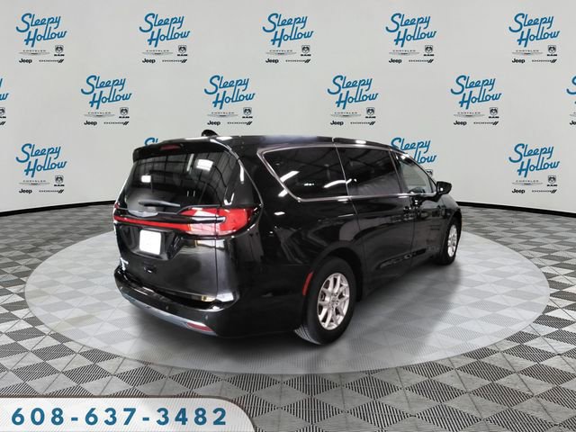Used 2024 Chrysler Pacifica Touring-L image 5