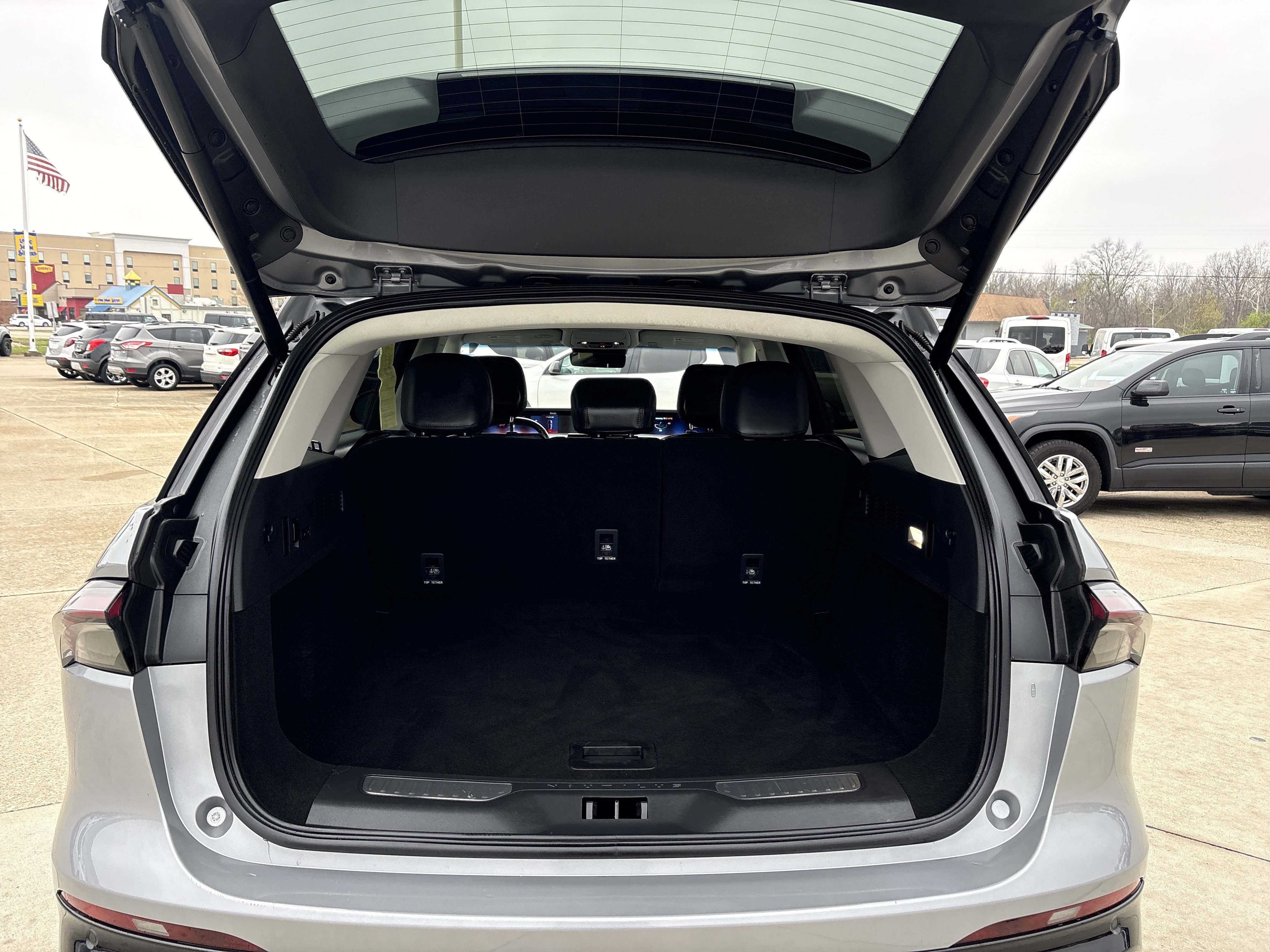 Used 2024 Lincoln Nautilus Premier AWD/4WD image 5