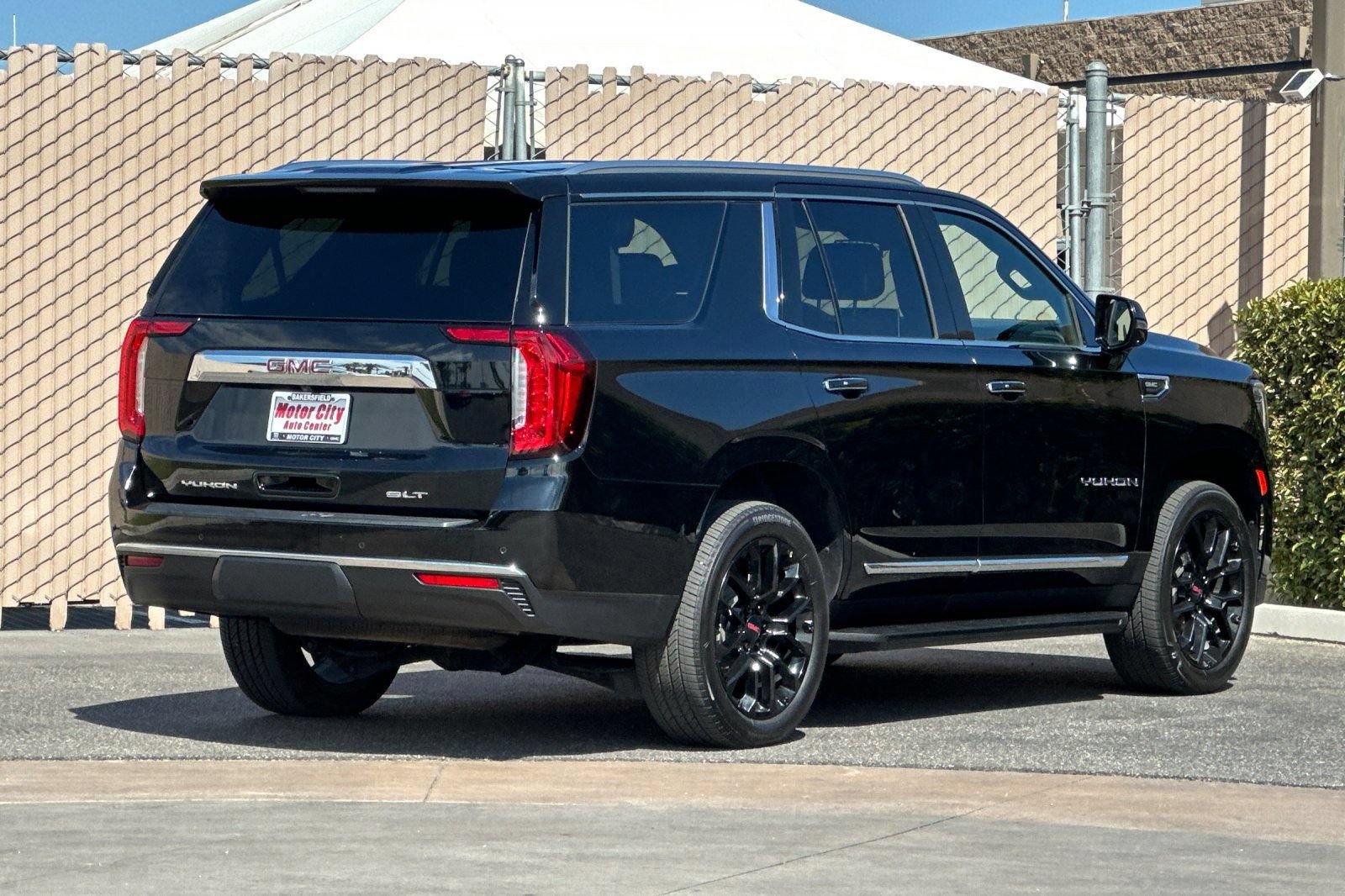Certified 2023 GMC Yukon SLT w/ SLT Premium Package AWD/4WD image 4
