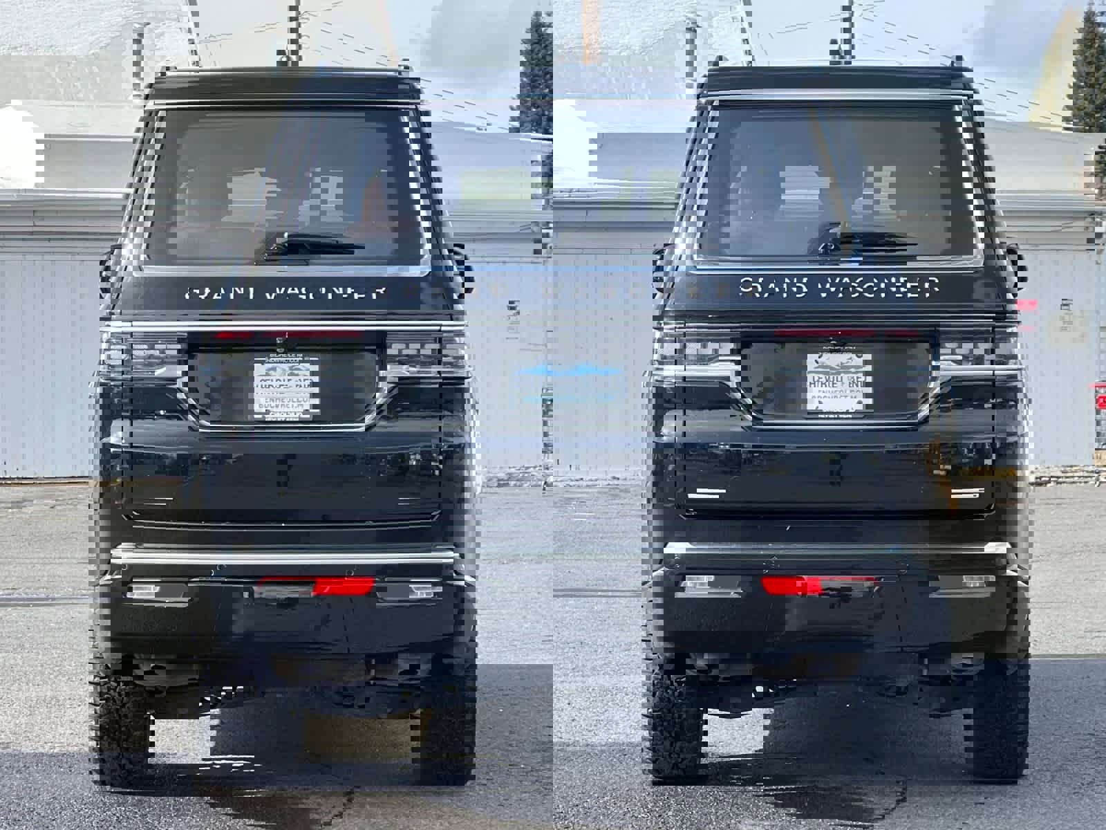 Used 2022 Jeep Grand Wagoneer Series III w/ Rear-Seat Entertainment Group image 7