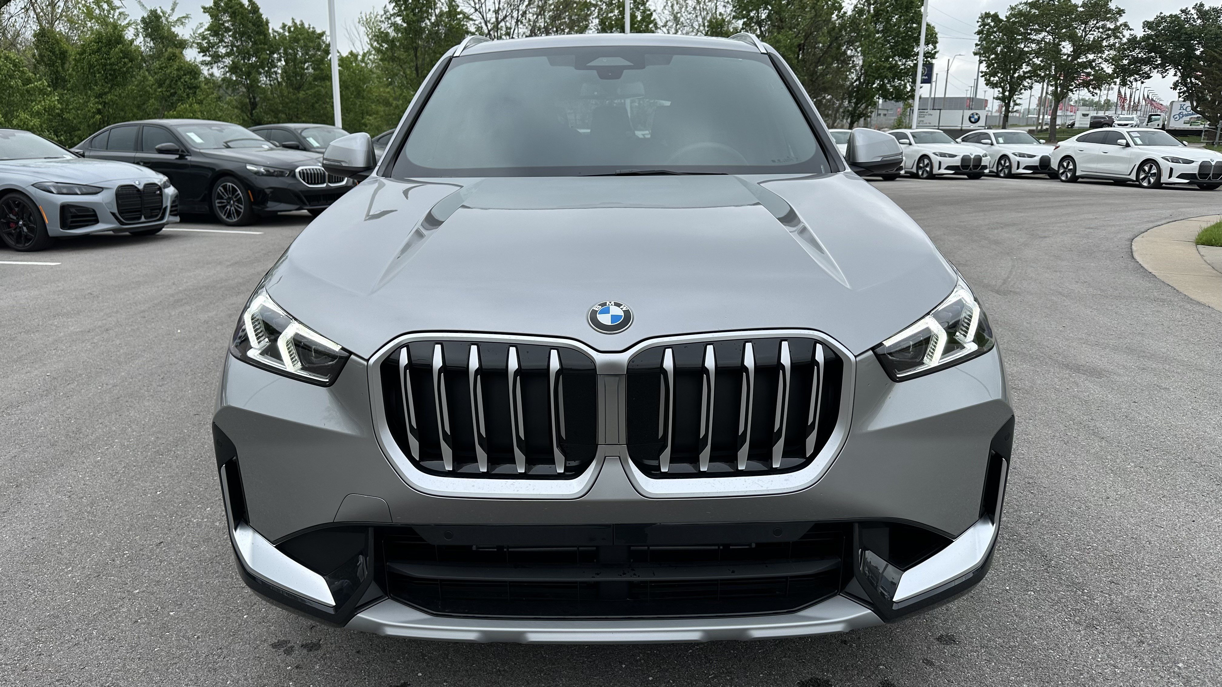 Used 2025 BMW X1 xDrive28i w/ Convenience Package AWD/4WD image 3