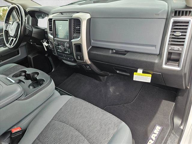 Used 2020 RAM 1500 Classic SLT w/ Luxury Group image 18