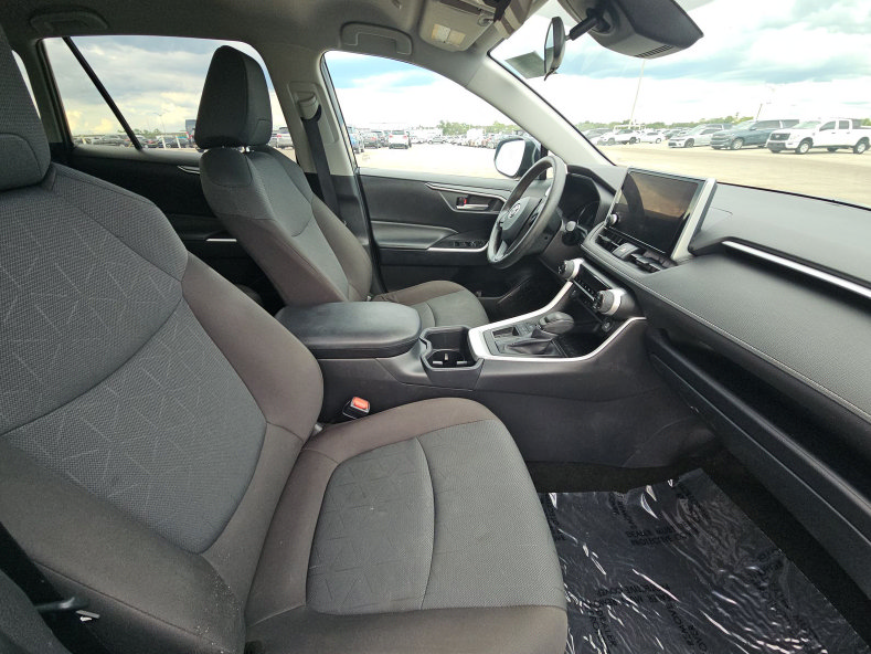 Used 2025 Toyota RAV4 XLE FWD image 11
