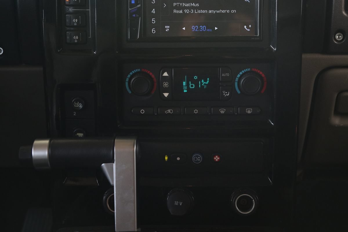 Used 2004 HUMMER H2 w/ Preferred Equipment Group AWD/4WD image 19