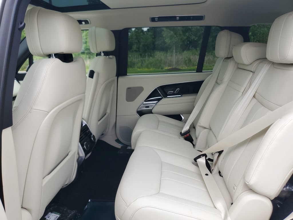 New 2026 Land Rover Range Rover Long Wheelbase SE AWD/4WD image 23