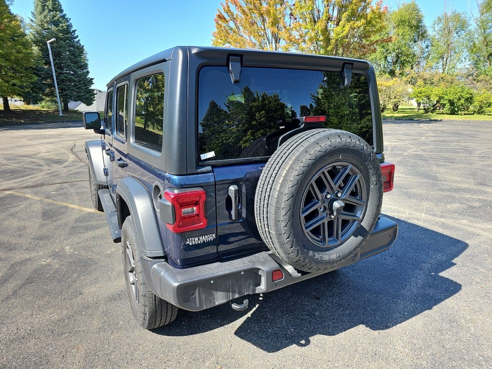 Used 2025 Jeep Wrangler Unlimited Sport AWD/4WD image 3