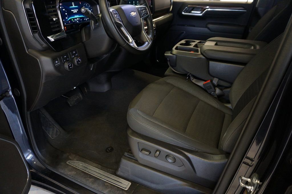 Used 2024 Chevrolet Silverado 1500 LT image 23