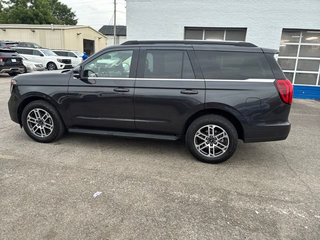 Used 2025 Ford Expedition Active AWD/4WD image 13
