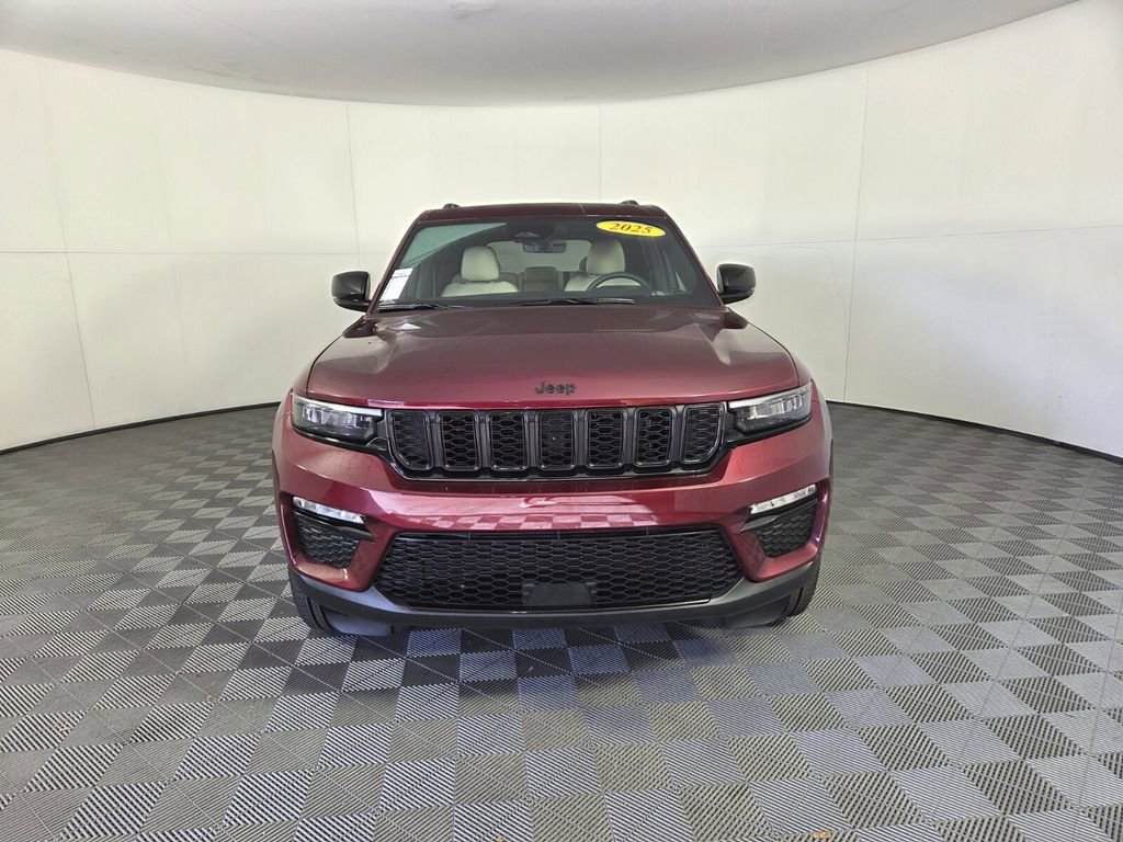 Certified 2025 Jeep Grand Cherokee Limited w/ Black Appearance Package image 4