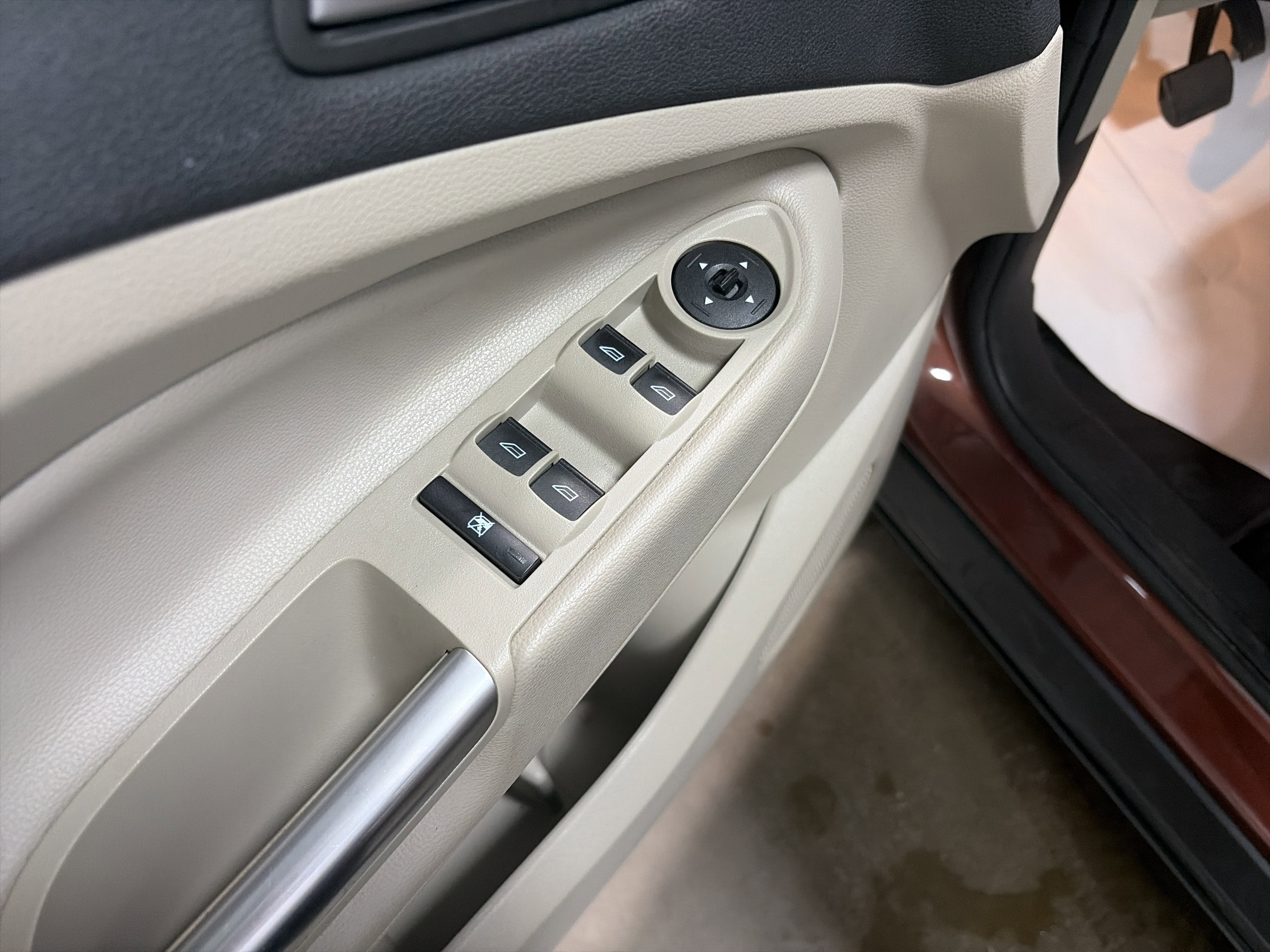 Used 2018 Ford Escape SEL image 22