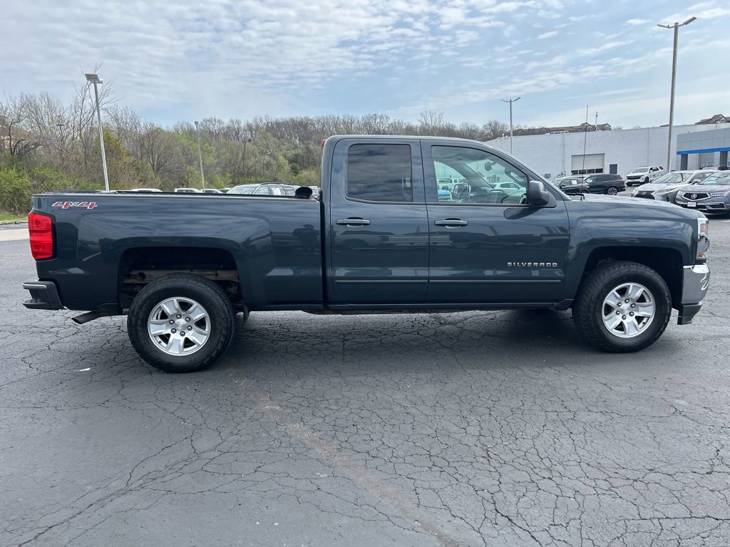 Used 2017 Chevrolet Silverado 1500 LT AWD/4WD image 4