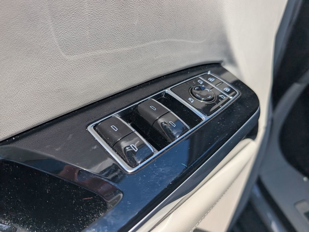 Used 2025 Cadillac Escalade Sport Platinum w/ LPO, Floor Liner Package AWD/4WD image 14