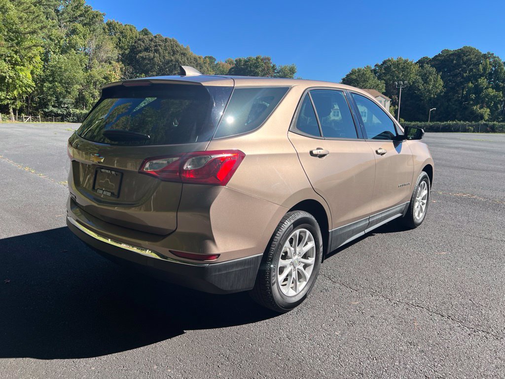 Used 2018 Chevrolet Equinox LS FWD image 3