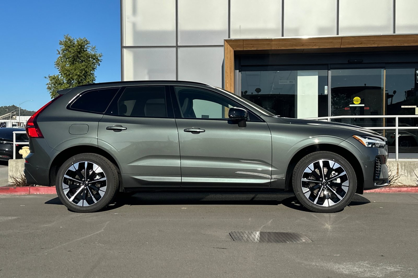 New 2026 Volvo XC60 B5 Plus w/ Climate Package image 8