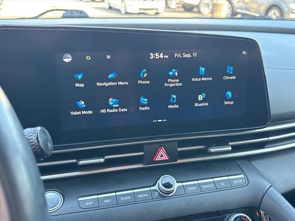 Used 2023 Hyundai Elantra SEL w/ Convenience Package FWD image 18