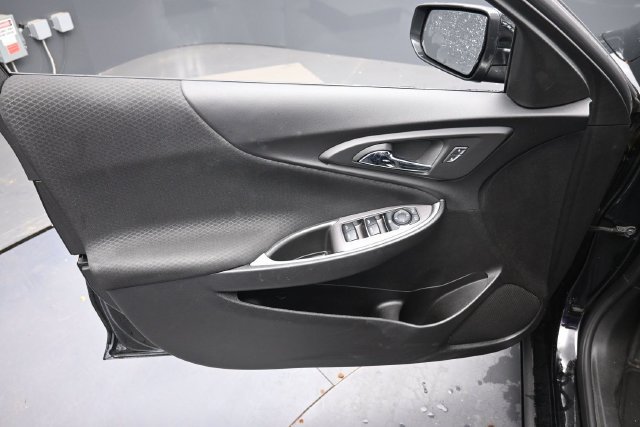 Used 2025 Chevrolet Malibu LT FWD image 14