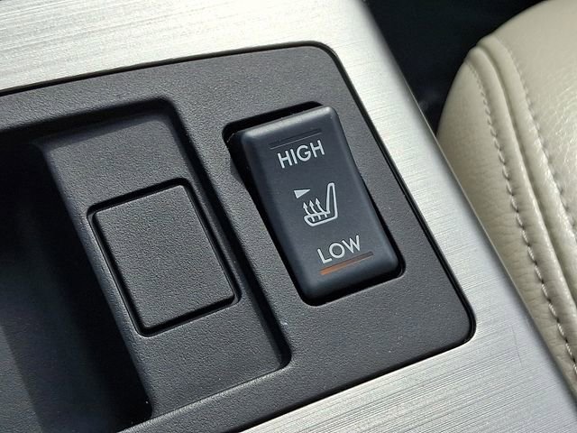 Used 2010 Subaru Outback 3.6R Limited AWD/4WD image 23