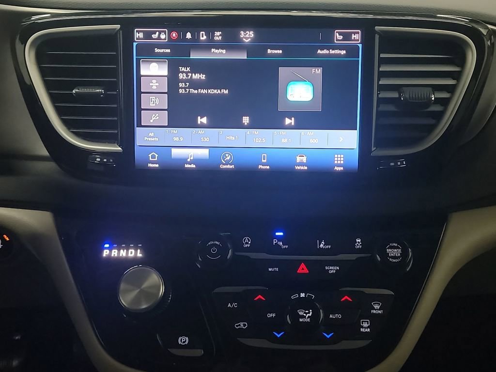 Used 2024 Chrysler Pacifica Touring-L image 21