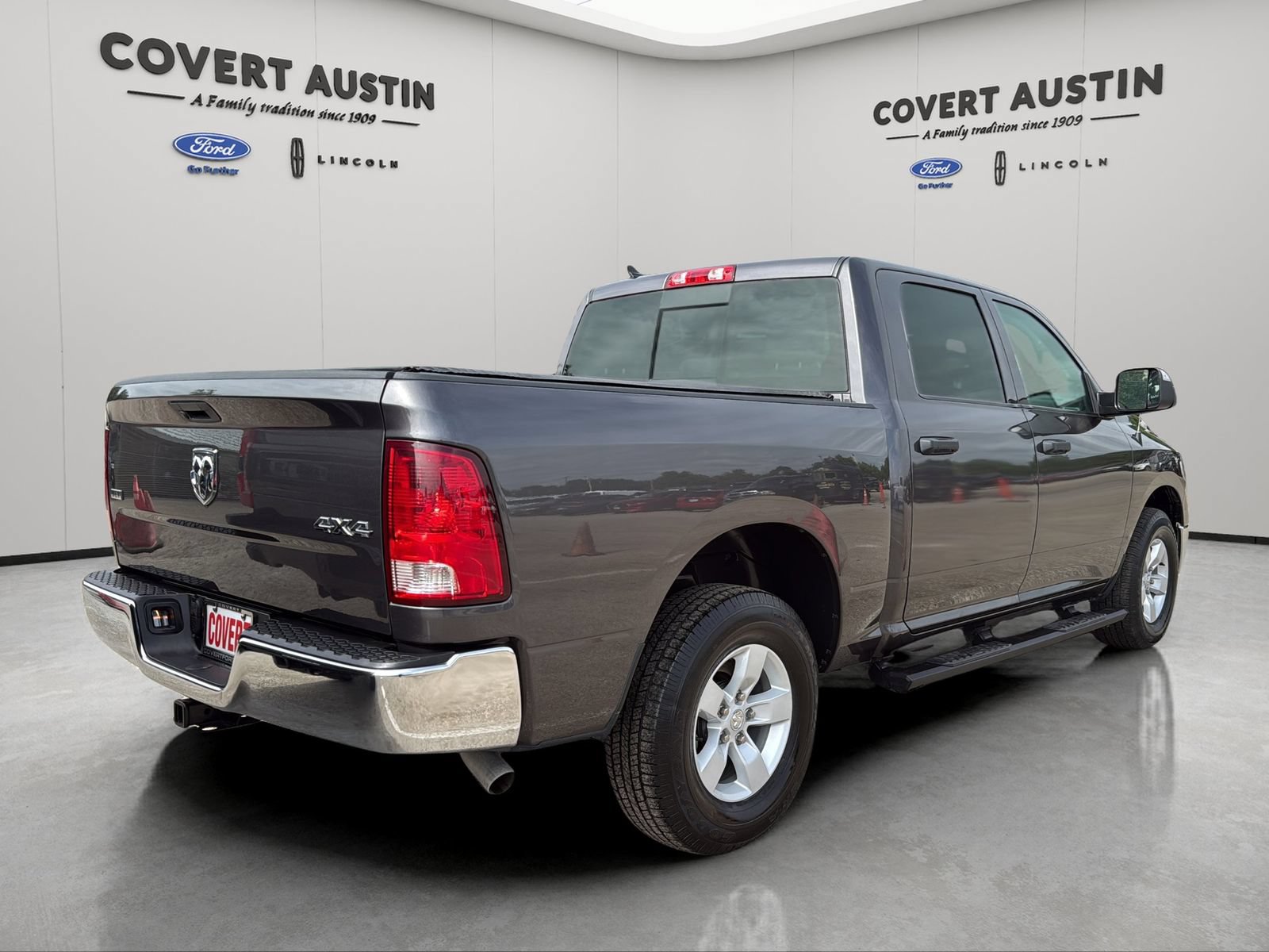 Used 2023 RAM 1500 Classic SLT AWD/4WD image 5