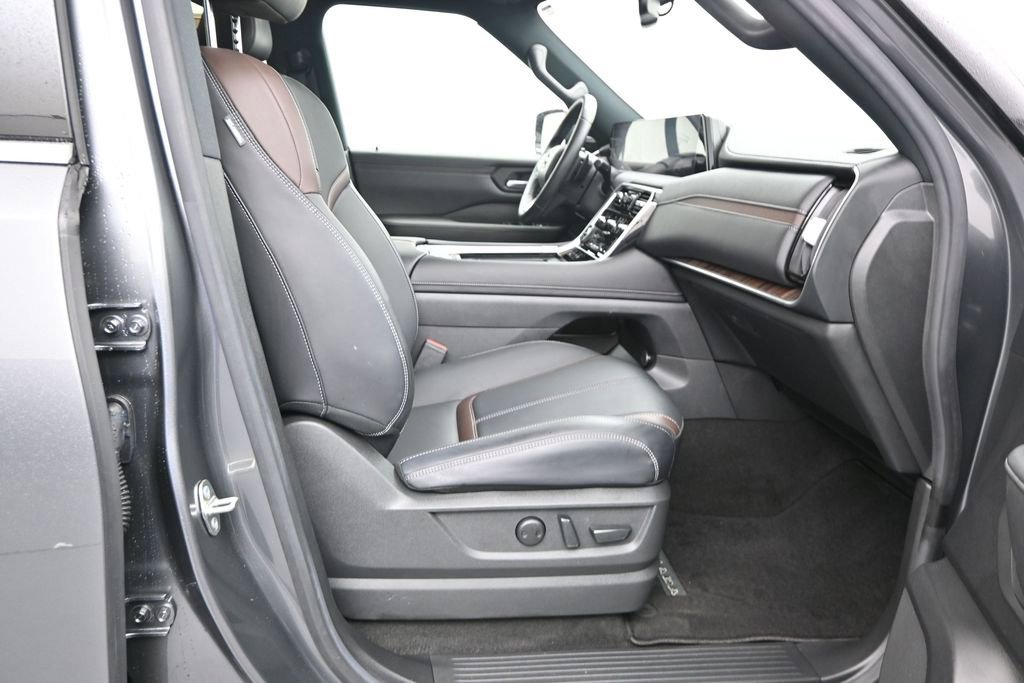 Certified 2025 Nissan Armada SL w/ Captain's Chari Seat Package AWD/4WD image 23