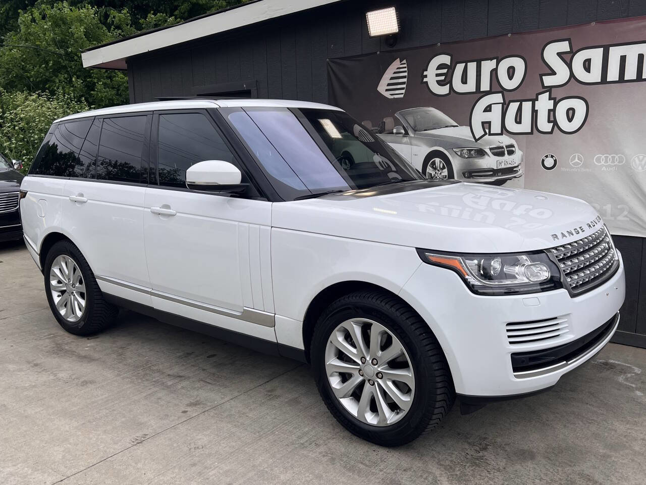 Used 2016 Land Rover Range Rover HSE image 11