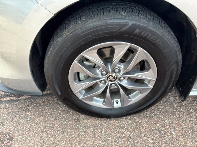 Used 2021 Toyota Sienna XLE FWD image 11